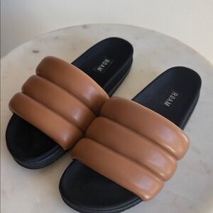 ROAM Tan and Black Slide Sandals